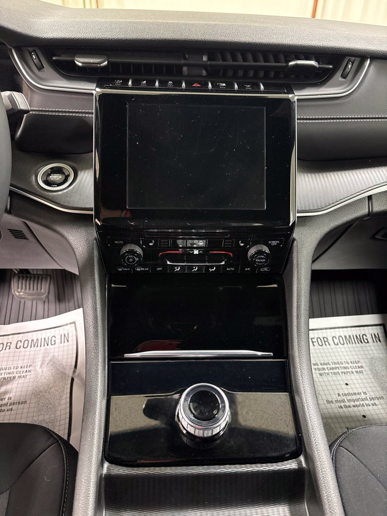 Used 2024 Jeep Grand Cherokee Laredo X w/ Luxury Tech Group I AWD/4WD image 12