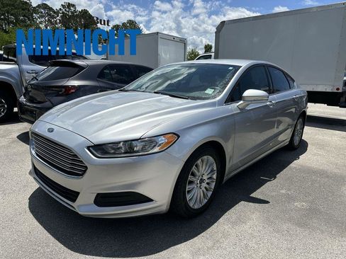 Used 2016 Ford Fusion SE FWD image 1