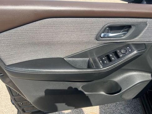 Used 2021 Nissan Rogue SV image 7