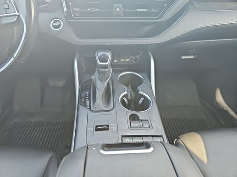 Used 2021 Toyota Highlander XSE FWD image 15