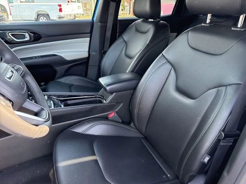 Used 2025 Jeep Compass Limited image 13