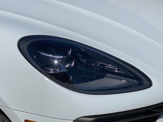 Certified 2025 Porsche Macan AWD/4WD image 31