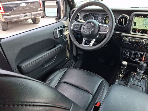 Used 2023 Jeep Wrangler Unlimited Sahara w/ Cold Weather Group AWD/4WD image 13