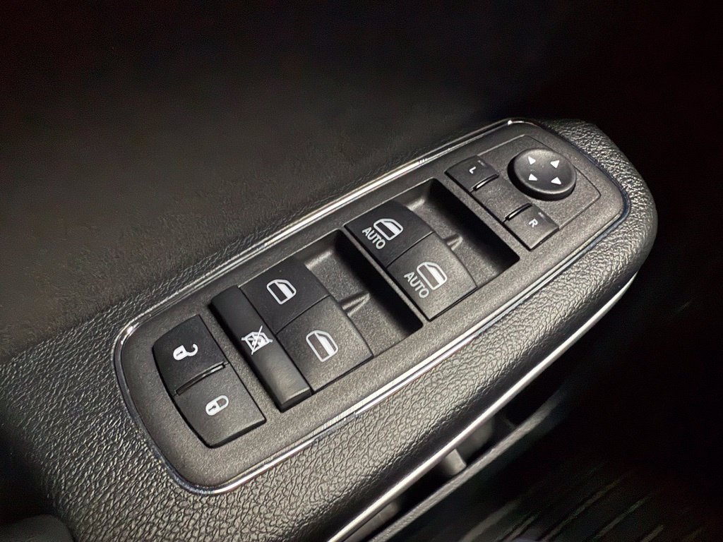 Used 2023 Chrysler 300 C RWD image 20