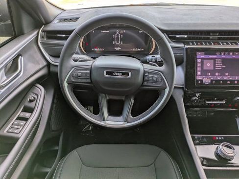 New 2025 Jeep Grand Cherokee L Laredo image 14