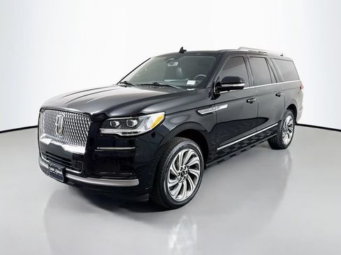 Used 2022 Lincoln Navigator L Reserve AWD/4WD image 3