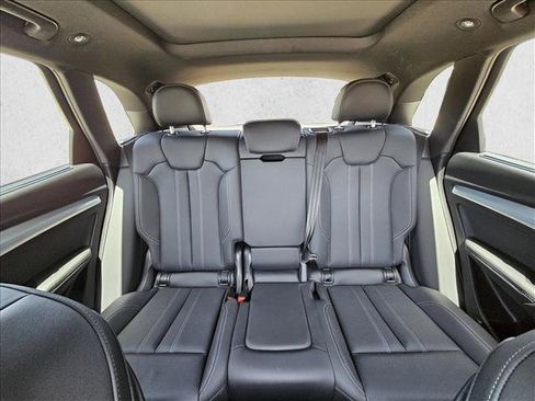 Certified 2025 Audi Q5 2.0T Premium Plus w/ Premium Plus Package AWD/4WD image 15