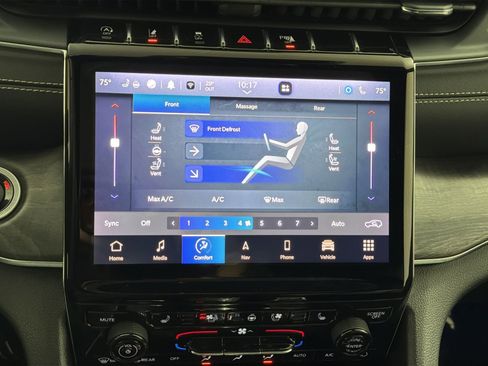 Used 2023 Jeep Grand Cherokee Overland w/ Luxury Tech Group IV image 21