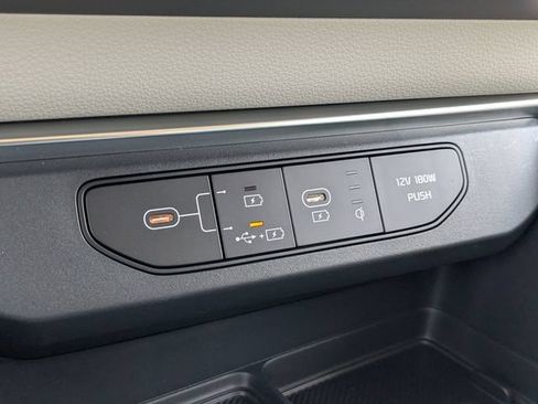 Certified 2026 Kia Carnival EX FWD image 25