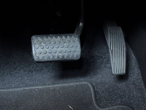 Used 2023 Chevrolet Bolt EUV LT w/ Comfort Package image 39