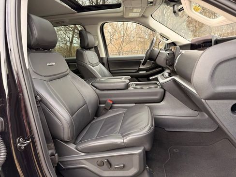 Used 2025 Ford Expedition Platinum image 56