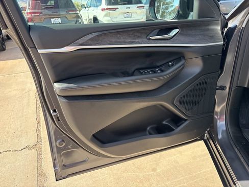 New 2026 Jeep Grand Cherokee Altitude AWD/4WD image 13