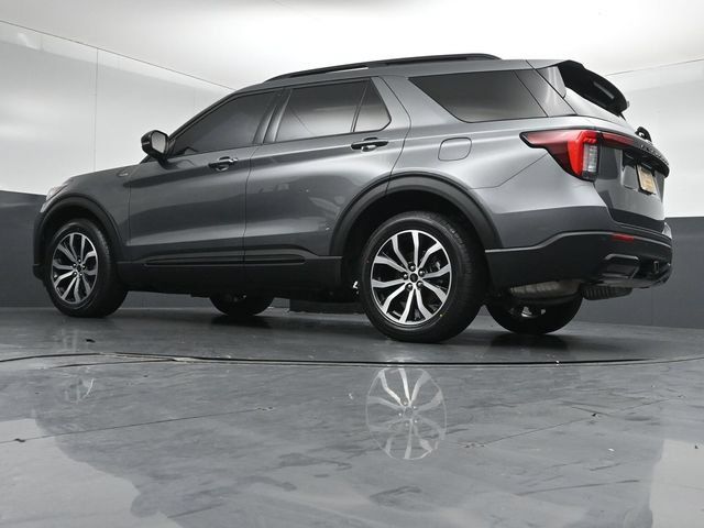 Certified 2025 Ford Explorer ST-Line AWD/4WD image 38