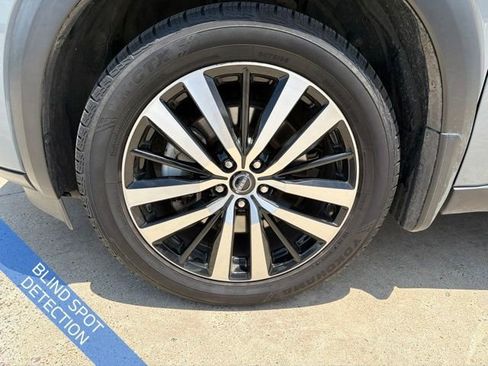 Used 2023 Nissan Pathfinder Platinum FWD image 4