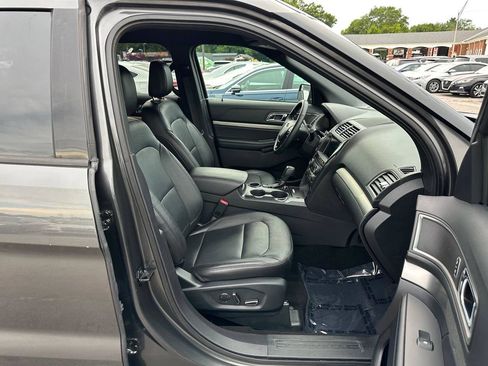 Used 2018 Ford Explorer XLT w/ Equipment Group 202A FWD image 28