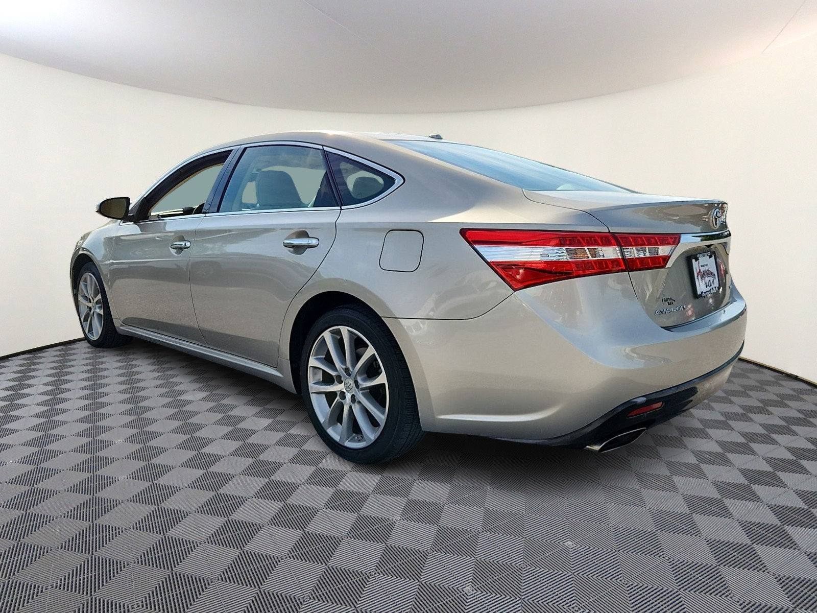 Used 2015 Toyota Avalon XLE Touring FWD image 4