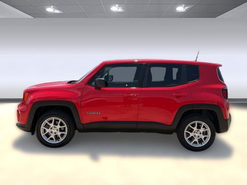 Used 2023 Jeep Renegade Latitude AWD/4WD image 2