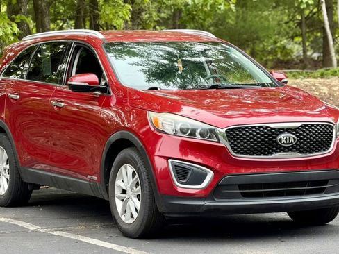 Used 2017 Kia Sorento AWD image 3