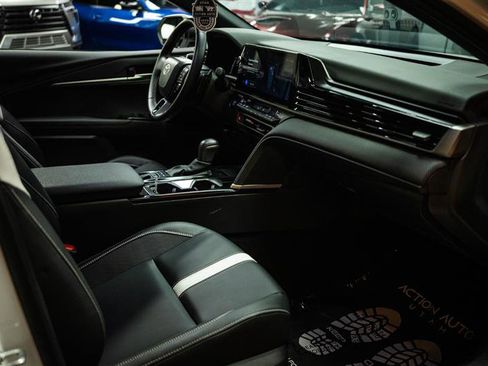 Used 2025 Toyota Camry SE w/ Multimedia Upgrade Package image 13