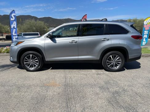 Used 2019 Toyota Highlander XLE FWD image 8