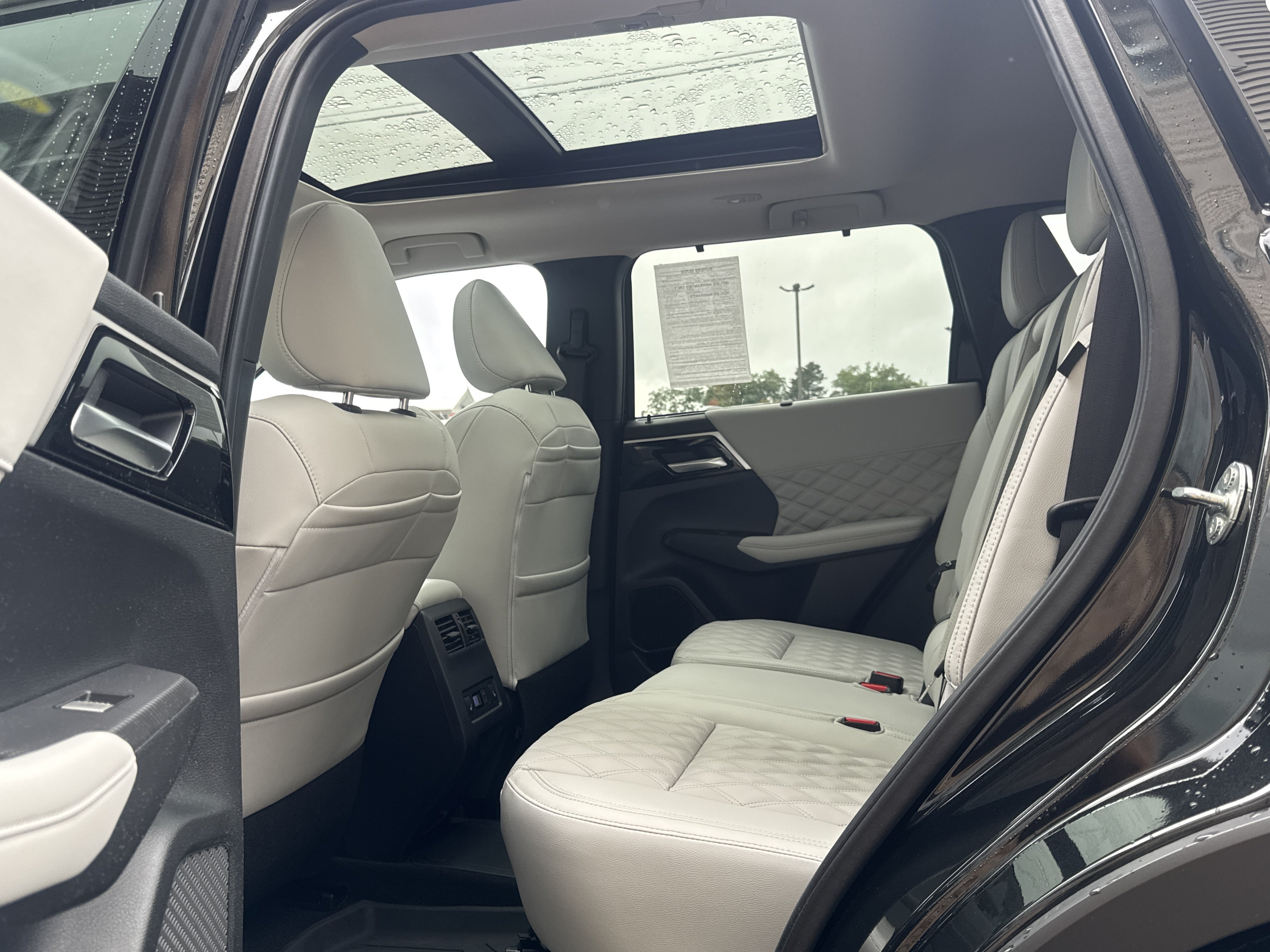 Used 2024 Mitsubishi Outlander SEL AWD/4WD image 10