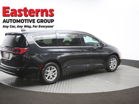 Used 2023 Chrysler Pacifica Touring-L FWD image 42