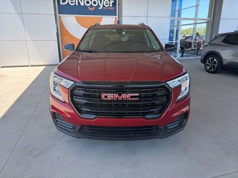 Used 2023 GMC Terrain SLE w/ Driver Convenience Package AWD/4WD image 8