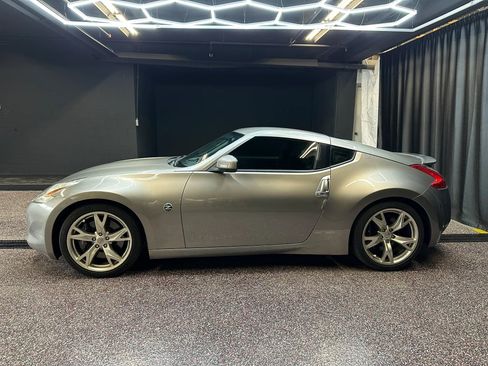 Used 2009 Nissan 370Z Touring w/ Sport Pkg image 4