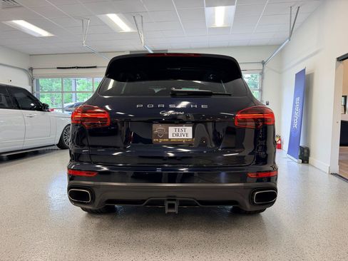 Used 2016 Porsche Cayenne AWD/4WD image 7