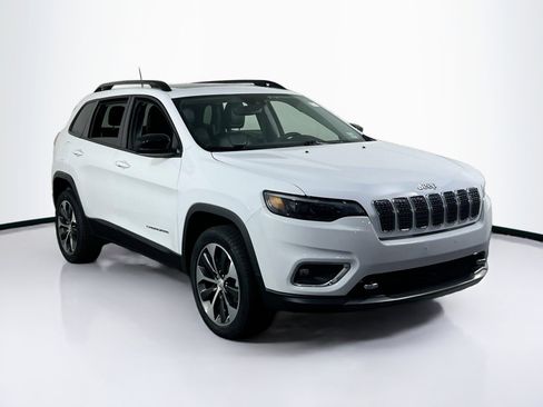 Used 2022 Jeep Cherokee Limited w/ Elite Package image 3