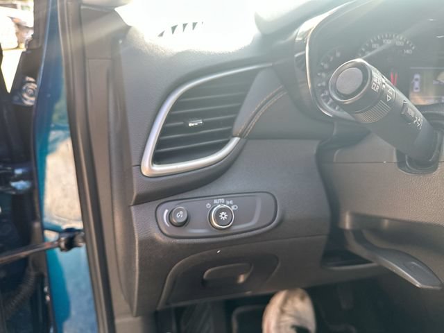 Used 2020 Chevrolet Trax LT w/ LT Convenience Package FWD image 20