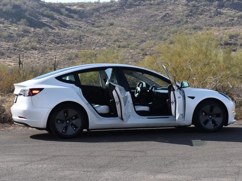 Used 2022 Tesla Model 3 Long Range AWD/4WD image 9