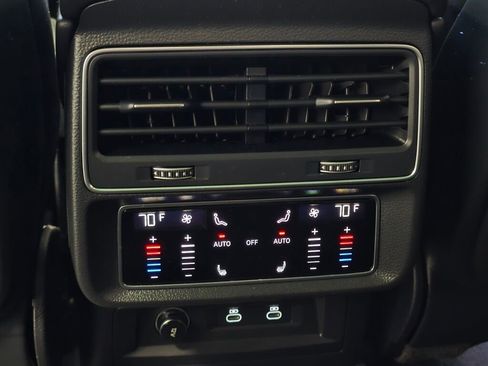 Used 2024 Audi Q8 Prestige w/ Prestige Package image 18