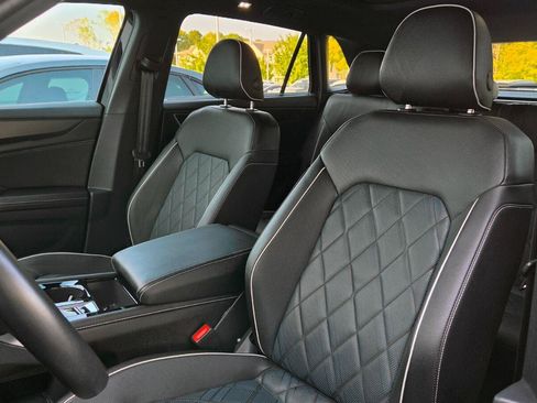 Certified 2025 Volkswagen Atlas Cross Sport SEL Premium R-Line AWD/4WD image 26