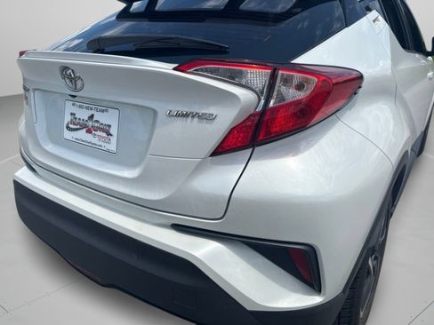 Used 2022 Toyota C-HR Limited FWD image 32