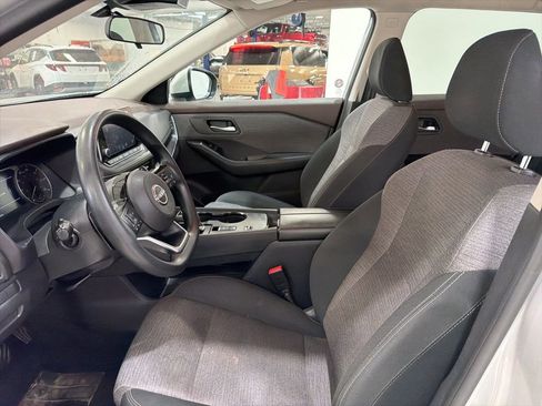 Used 2023 Nissan Rogue SV image 11