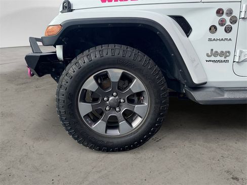 Used 2018 Jeep Wrangler Unlimited Sahara w/ Dual Top Group image 14