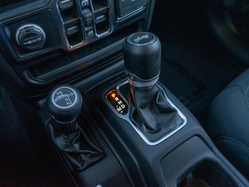 Used 2022 Jeep Wrangler Unlimited Sport AWD/4WD image 19