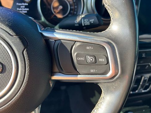 Used 2020 Jeep Wrangler Unlimited Sahara image 39