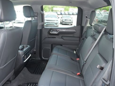 Used 2025 Chevrolet Silverado 1500 LTZ AWD/4WD image 25