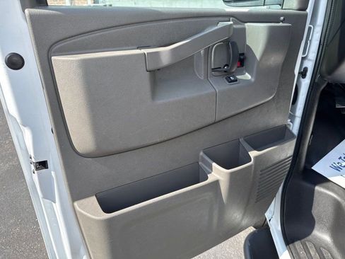 Used 2022 GMC Savana 2500 w/ Driver Convenience Package image 17