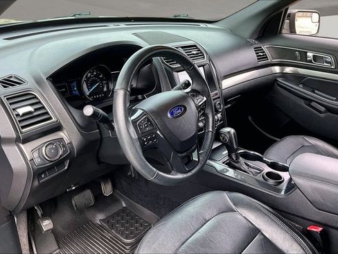 Used 2018 Ford Explorer XLT w/ Equipment Group 202A image 16