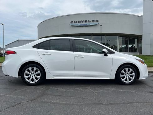 Used 2025 Toyota Corolla LE FWD image 38