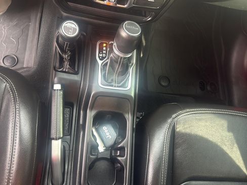 Used 2022 Jeep Gladiator Overland w/ Popular Equipment Package AWD/4WD image 20