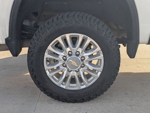 Used 2021 Chevrolet Silverado 2500 High Country w/ Z71 Off-Road Package image 12