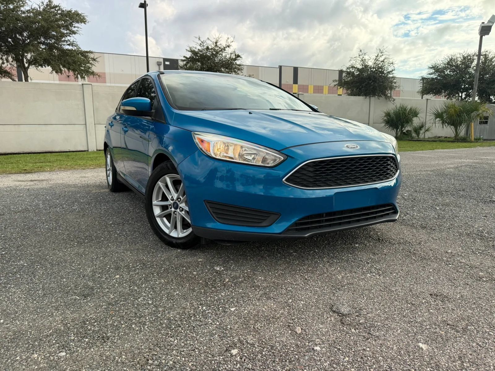 Used 2016 Ford Focus SE w/ Reverse Sensing Package FWD image 3