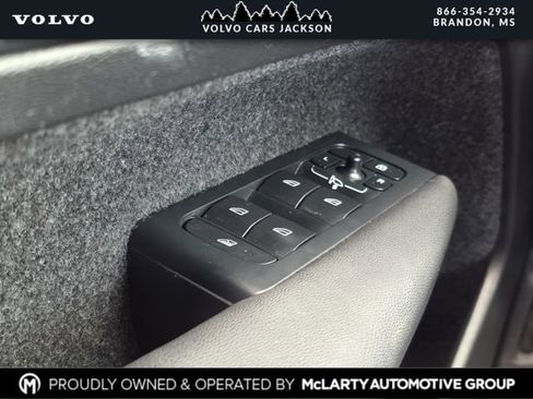 Used 2024 Volvo XC40 B5 Plus image 15