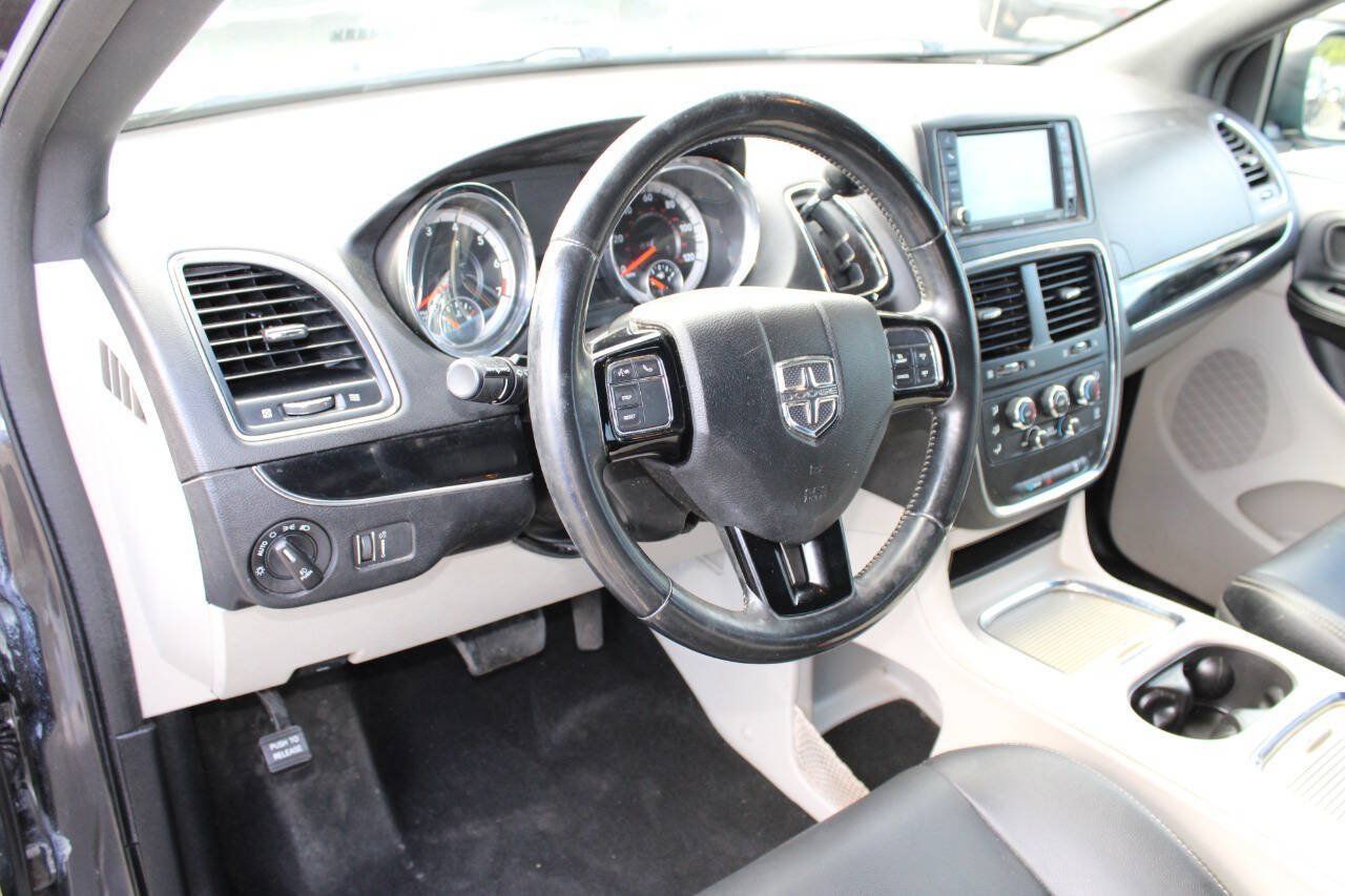 Used 2018 Dodge Grand Caravan SXT FWD image 13