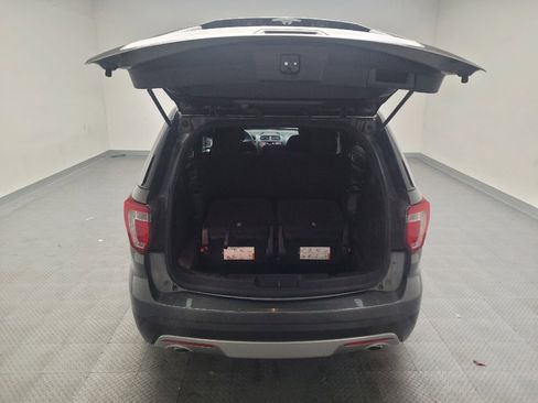 Used 2017 Ford Explorer XLT image 29