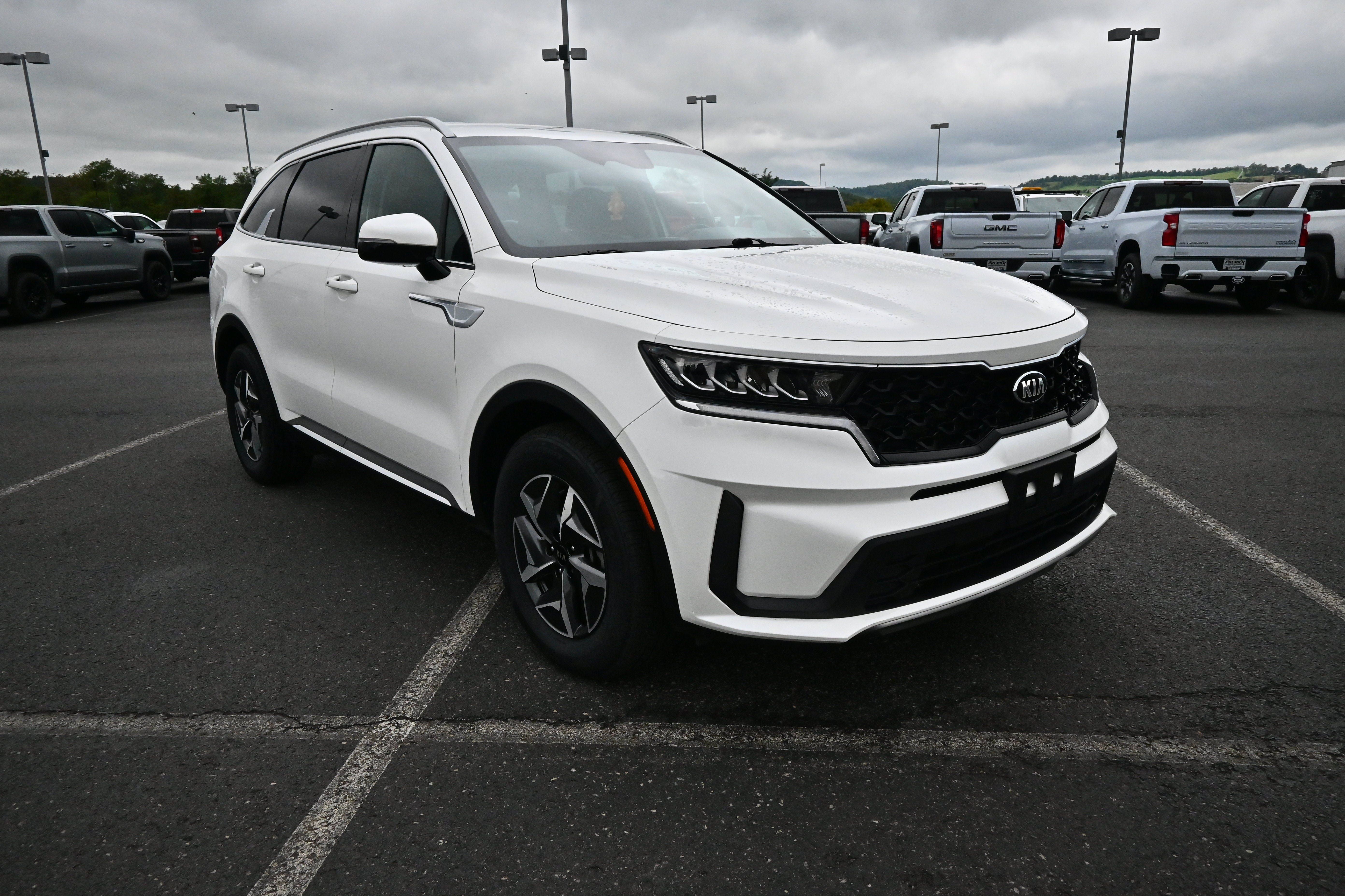 Used 2021 Kia Sorento S FWD image 2